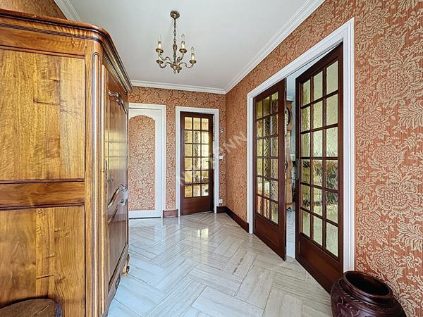 Maison spacieuse à vendre à Poitiers - 5 chambres et grand jardin !