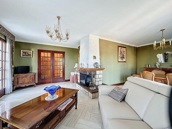 Maison spacieuse à vendre à Poitiers - 5 chambres et grand jardin !