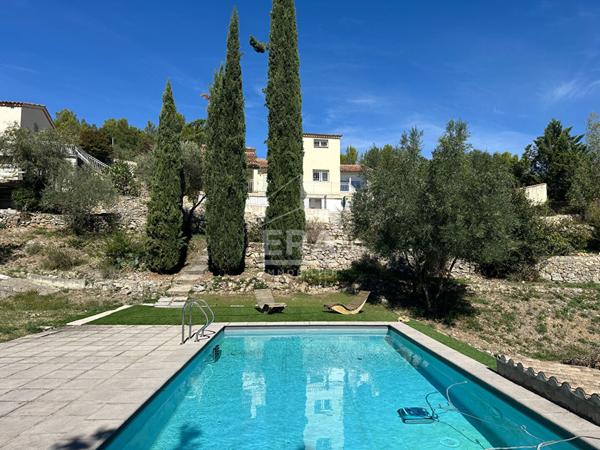 A VENDRE 83170 TOURVES TYPE 5 DE 147 M² SUR 2300 M² DE JARDIN PISCINE DOUBLE GARAGE ET STUDIO INDEPENDANT