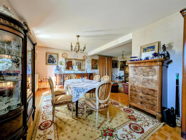 Belle maison avec piscine au cœur d'un village historique