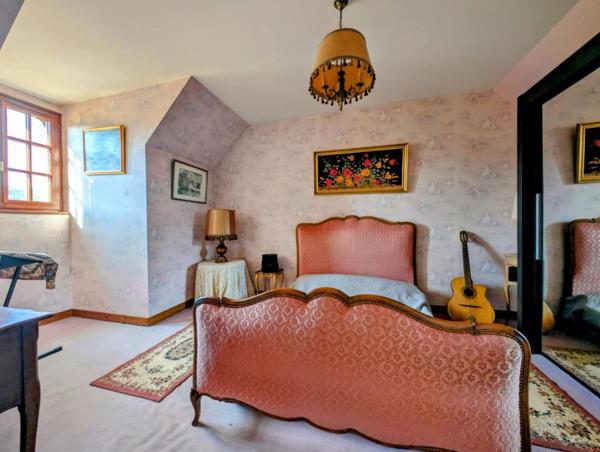 Belle maison avec piscine au cœur d'un village historique