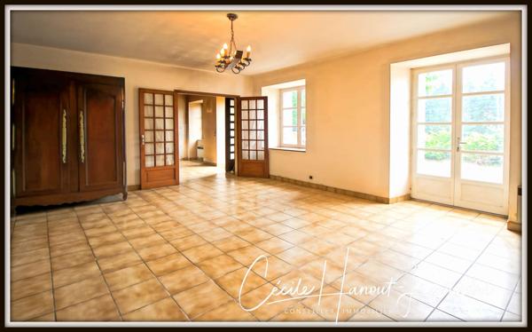 Saint-James (50240) MONTANEL - Maison d'habitation en pierre à restaurer - 107 m², avec cellier en pierre et garage. Terrain 2420