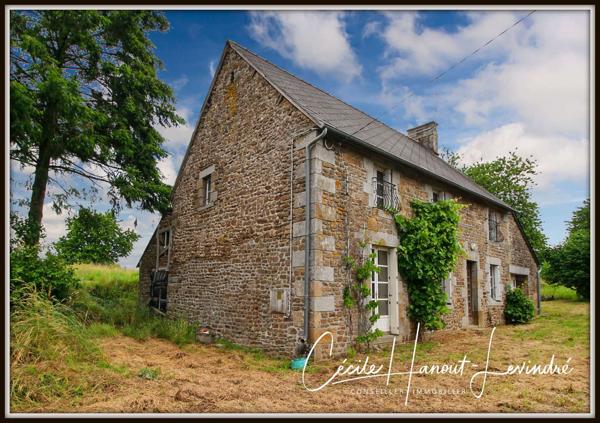 Saint-James (50240) MONTANEL - Maison d'habitation en pierre à restaurer - 107 m², avec cellier en pierre et garage. Terrain 2420