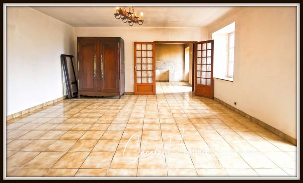 Saint-James (50240) MONTANEL - Maison d'habitation en pierre à restaurer - 107 m², avec cellier en pierre et garage. Terrain 2420