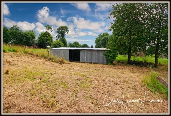 Saint-James (50240) MONTANEL - Maison d'habitation en pierre à restaurer - 107 m², avec cellier en pierre et garage. Terrain 2420