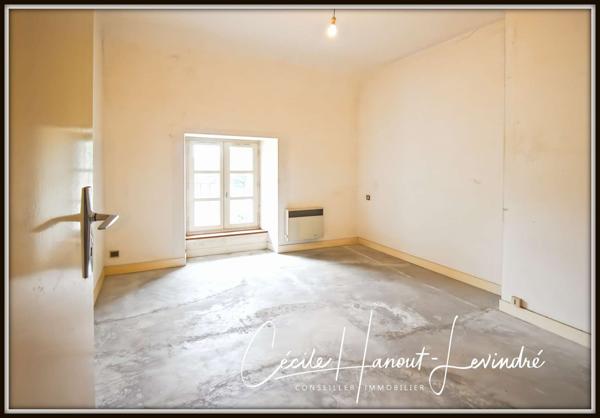 Saint-James (50240) MONTANEL - Maison d'habitation en pierre à restaurer - 107 m², avec cellier en pierre et garage. Terrain 2420