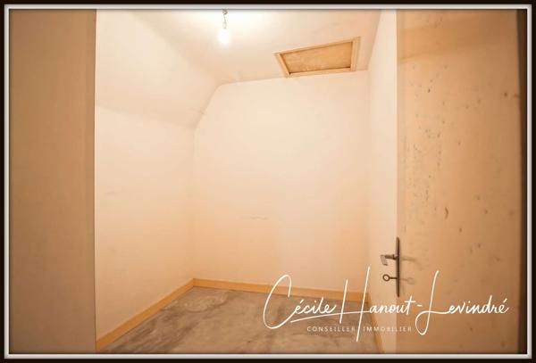 Saint-James (50240) MONTANEL - Maison d'habitation en pierre à restaurer - 107 m², avec cellier en pierre et garage. Terrain 2420