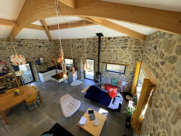 Charmante propriété Ardéchoise en pierres avec piscine et gîtes