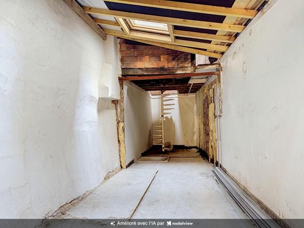 immeuble de ville en triplex à rénover en plein centre piétonnier de La Tour-du-Pin
