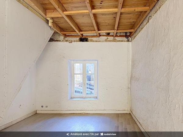 immeuble de ville en triplex à rénover en plein centre piétonnier de La Tour-du-Pin