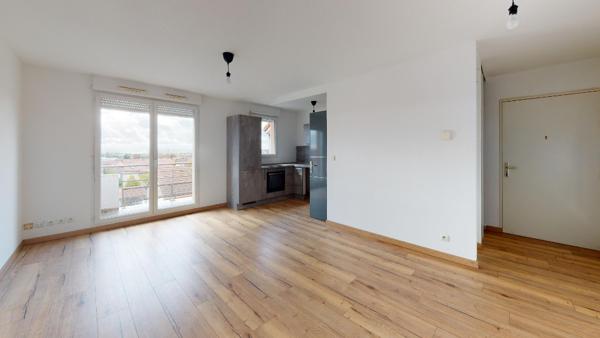 FOLSCHVILLER, F2 à louer avec balcon