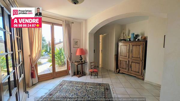 ELEGANTE VILLA DE PLAIN-PIED ET DE 4 CHAMBRES. 150 m² .Calme et résidentiel !