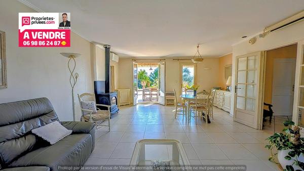 ELEGANTE VILLA DE PLAIN-PIED ET DE 4 CHAMBRES. 150 m² .Calme et résidentiel !