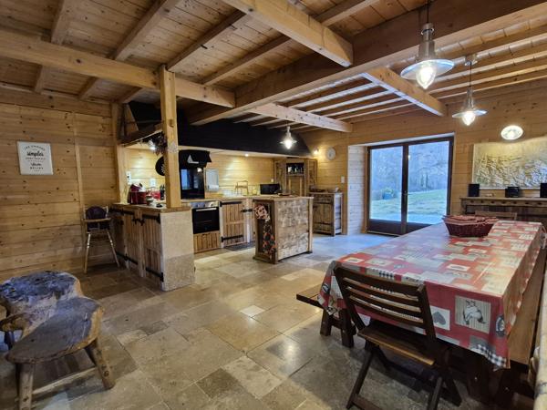 À vendre - Maison, 4 pièces située à Campan (65710)