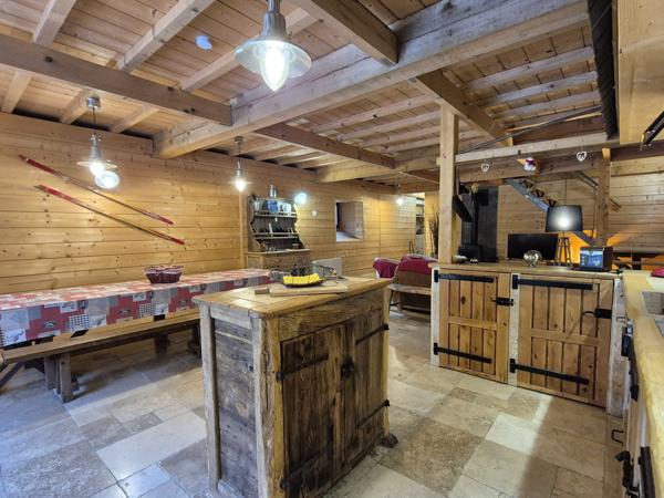 À vendre - Maison, 4 pièces située à Campan (65710)
