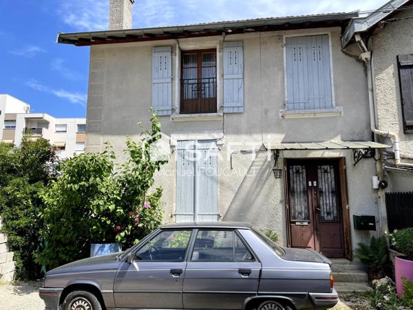 DIJON MONTCHAPET- APPARTEMENT 3 pièces de 55 m2 - 2 emplacements de stationnement aménagés (cabanon-terrasse)