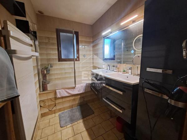 TRES URGENT PAVILLON