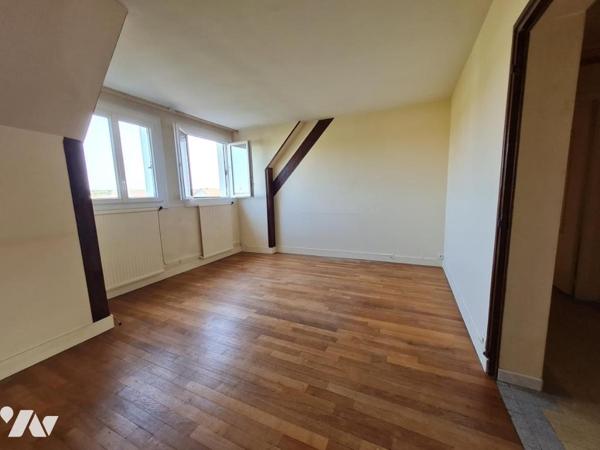 Compiègne, face à la gare