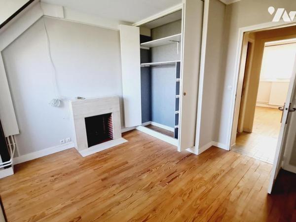 Compiègne, face à la gare