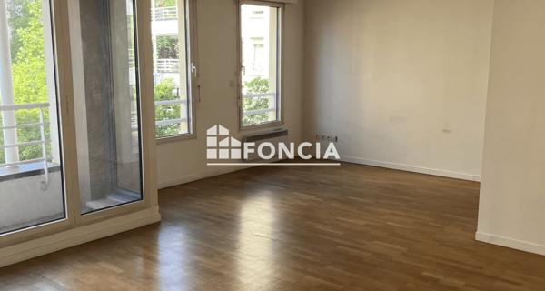 Location Appartement 3 pièces 73 m² - Lille 59800
