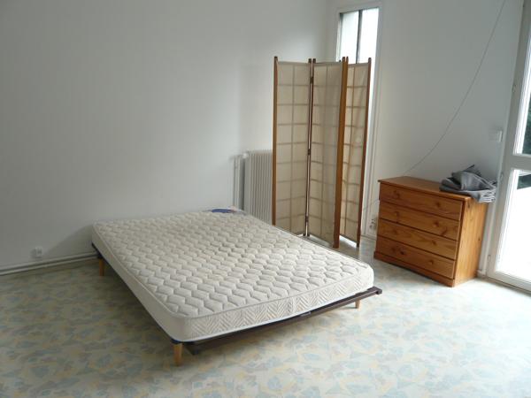 LAVAL rive gauche, studio meublé de 35m²