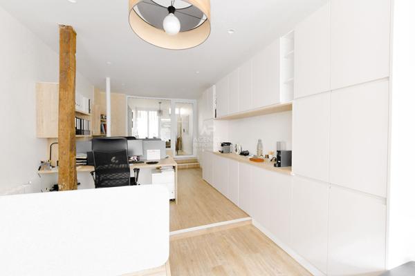 Versailles "Saint Louis" Superbe bureaux refaits par architecte de renom Versallaise - 45 m² Loyer 1 365 €/mois charges comprises **  - Référence  27427