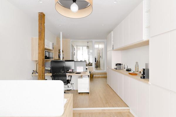 Versailles "Saint Louis" Superbe bureaux refaits par architecte de renom Versallaise - 45 m² Loyer 1 365 €/mois charges comprises **  - Référence  27427