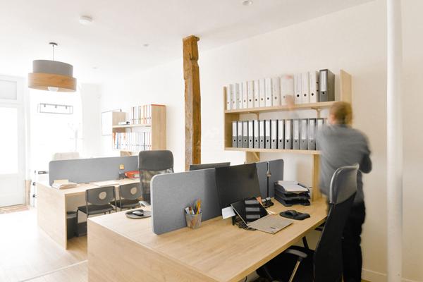 Versailles "Saint Louis" Superbe bureaux refaits par architecte de renom Versallaise - 45 m² Loyer 1 365 €/mois charges comprises **  - Référence  27427