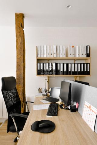 Versailles "Saint Louis" Superbe bureaux refaits par architecte de renom Versallaise - 45 m² Loyer 1 365 €/mois charges comprises **  - Référence  27427