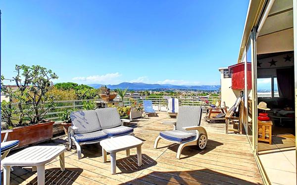 Appartement à vendre    3 pièces • 154,33 m2 Antibes
