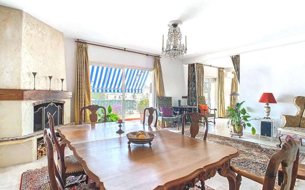 Appartement à vendre    3 pièces • 154,33 m2 Antibes