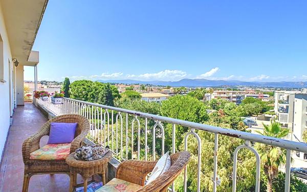Appartement à vendre    3 pièces • 154,33 m2 Antibes