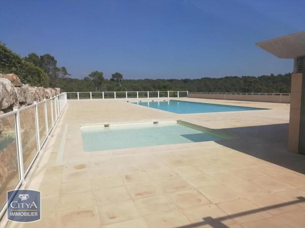 Appartement à louer 2 pièces 40.77m² Roquebrune-sur-Argens (83520)