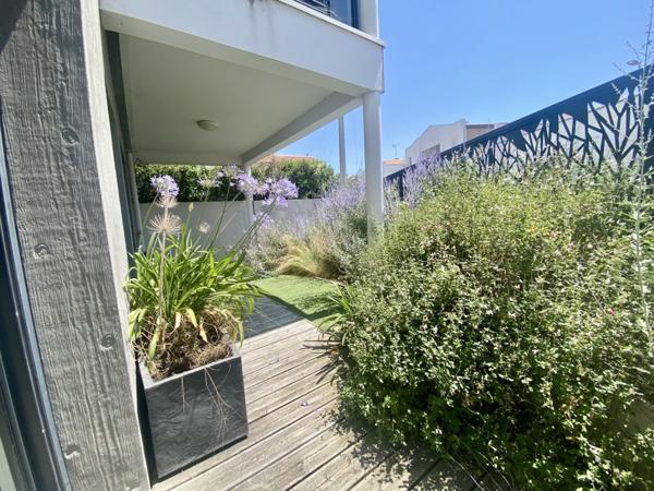 A PROXIMITE IMMEDIATE DU CENTRE VILLE – TYPE 2 AVEC JARDINET PRIVATIF