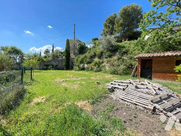 A vendre - Manosque (04) - Alpes de Haute Provence: Sur les hauteurs de Manosque, situé dans un...