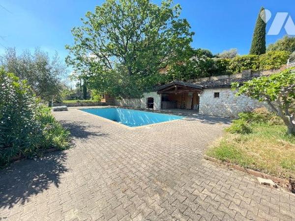 A vendre - Manosque (04) - Alpes de Haute Provence: Sur les hauteurs de Manosque, situé dans un...