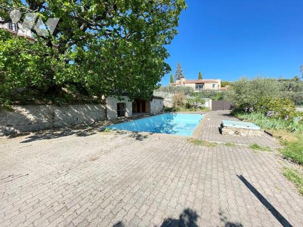 A vendre - Manosque (04) - Alpes de Haute Provence: Sur les hauteurs de Manosque, situé dans un...