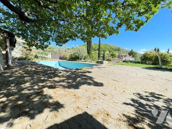 A vendre - Manosque (04) - Alpes de Haute Provence: Sur les hauteurs de Manosque, situé dans un...