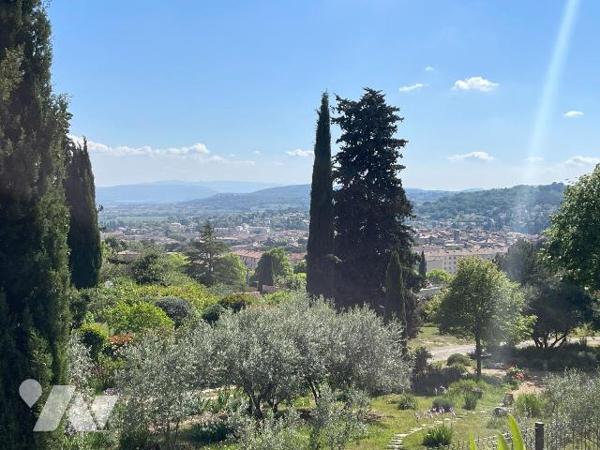 A vendre - Manosque (04) - Alpes de Haute Provence: Sur les hauteurs de Manosque, situé dans un...