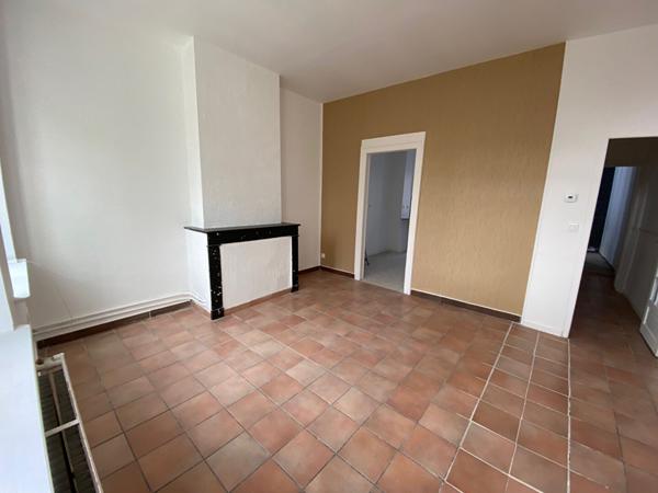 A LOUER MAISON PROCHE CENTRE VILLE ET GARE  DE ST QUENTIN 02100