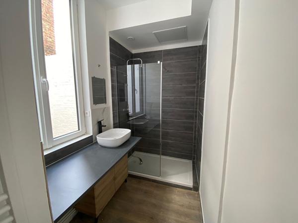 A LOUER MAISON PROCHE CENTRE VILLE ET GARE  DE ST QUENTIN 02100