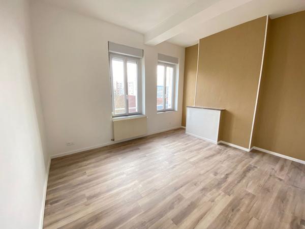 A LOUER MAISON PROCHE CENTRE VILLE ET GARE  DE ST QUENTIN 02100