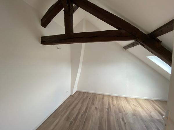 A LOUER MAISON PROCHE CENTRE VILLE ET GARE  DE ST QUENTIN 02100