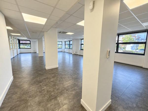 TOURS SUD LES 2 LIONS BUREAUX RDC A LOUER 497 M² 16 PARKINGS