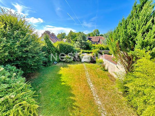 Maison individuelle a renover - Jardin clos - Sous-sol total - proche de la poste a Verrieres-le-Buisson