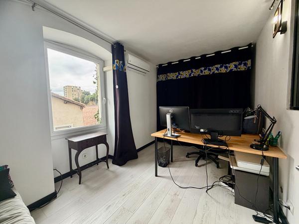 Saint-Just- Dernier étage-Appartement Marseille 5 pièces 166 m2 avec terrasse de 14m2