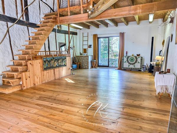 Grande maison d'artiste baignée de lumière de 325 m²  Haute Vallée de l'Aude