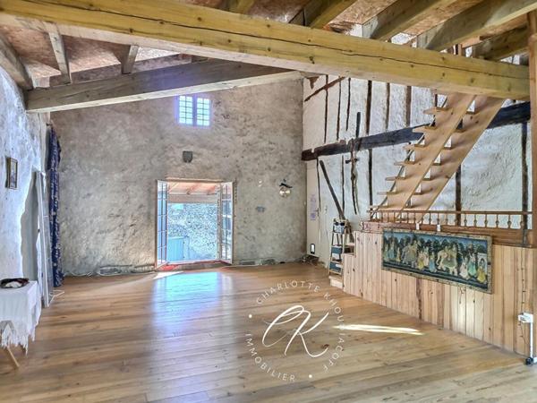 Grande maison d'artiste baignée de lumière de 325 m²  Haute Vallée de l'Aude