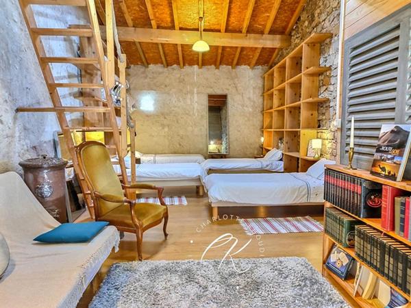 Grande maison d'artiste baignée de lumière de 325 m²  Haute Vallée de l'Aude