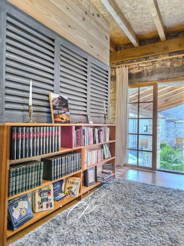 Grande maison d'artiste baignée de lumière de 325 m²  Haute Vallée de l'Aude